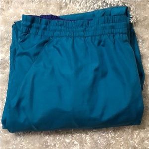 Women’s Lightweight Lined Nylon-Type Pants